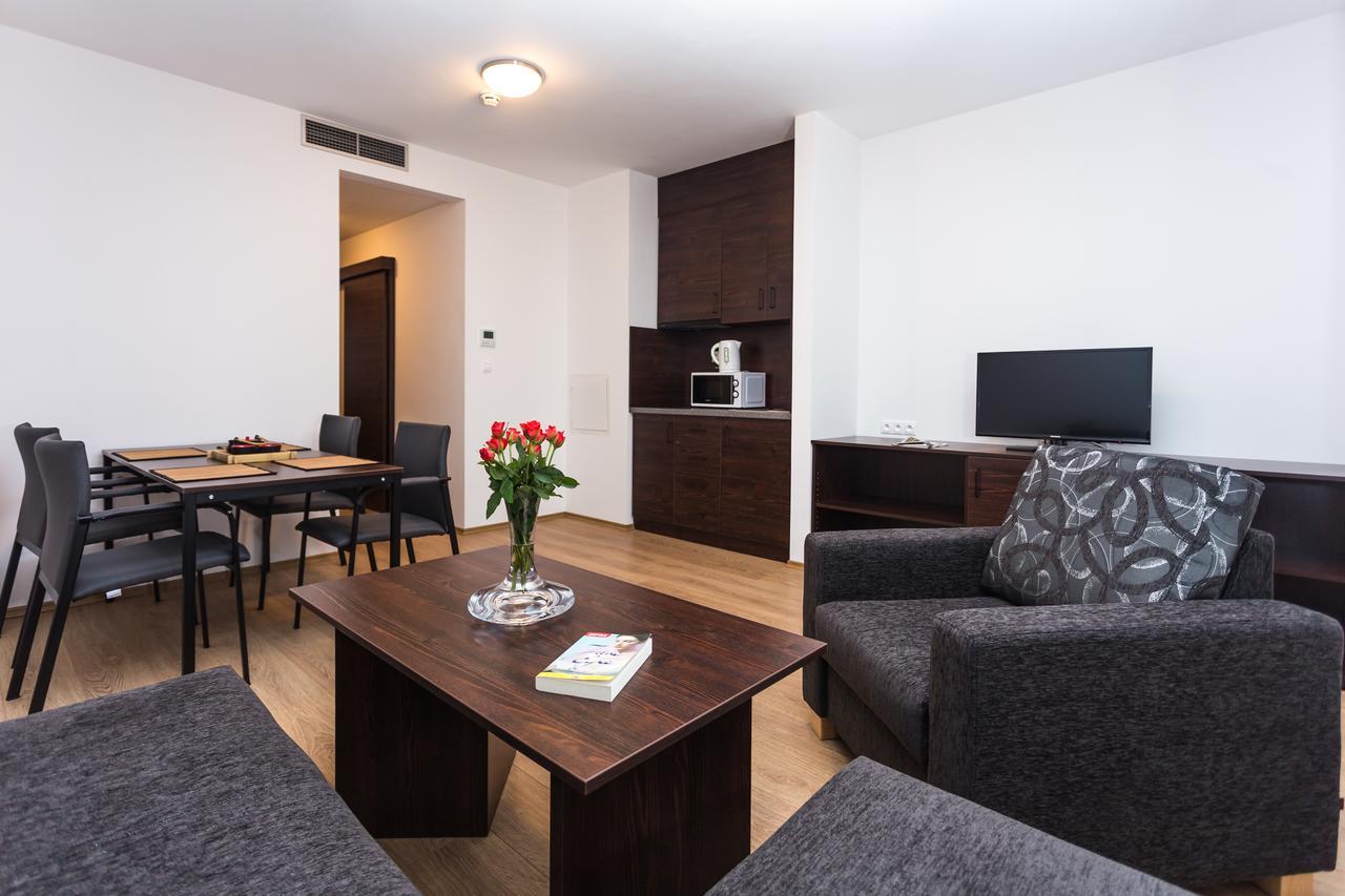 Barok Hotel And Apartments Bratislava Esterno foto