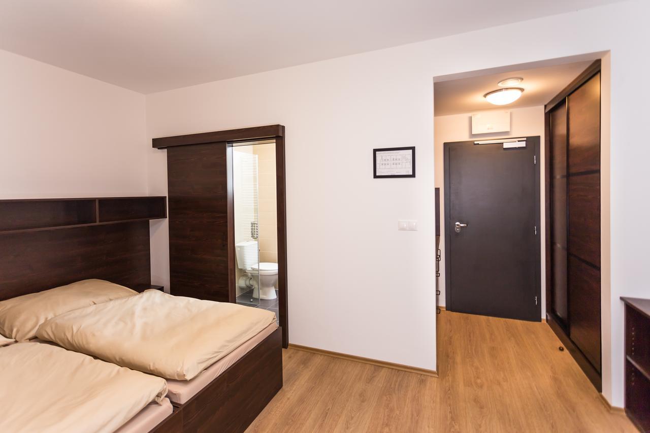 Barok Hotel And Apartments Bratislava Esterno foto