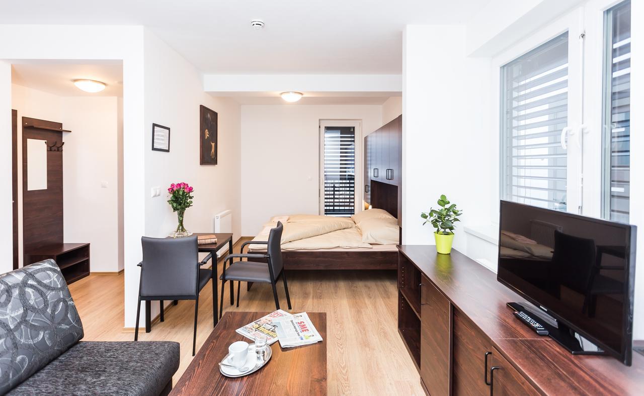 Barok Hotel And Apartments Bratislava Esterno foto