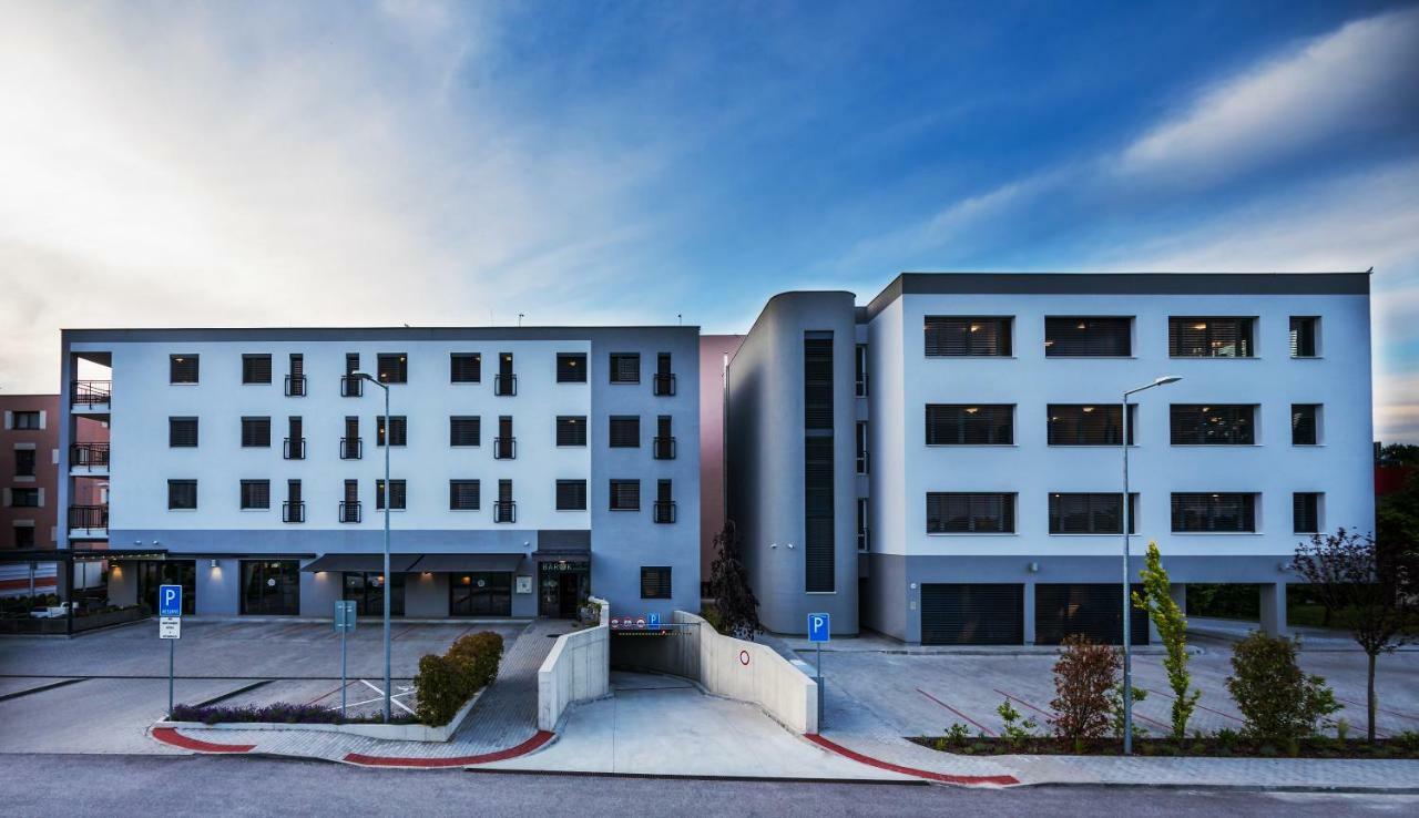 Barok Hotel And Apartments Bratislava Esterno foto